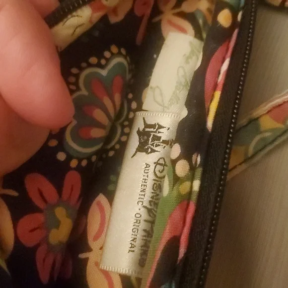 VERA Bradley Disney Mickey Mouse Crossbody Bag - Picture 5 of 8